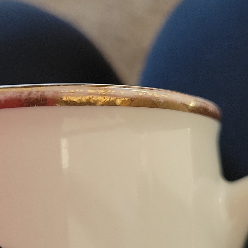 RCMP mug, guc - no chips - Picture 4 of 4